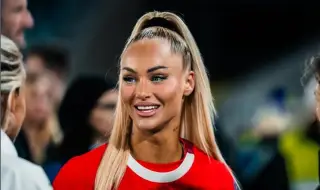 Най-красивата футболистка показа горещи кадри с новото си гадже