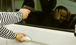 Бандити отвличат бизнесмени и ги принуждават да убиват (ВИДЕО 18+)