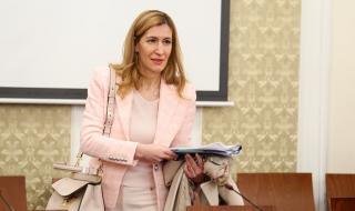 Ангелкова: Туризмът е най-засегнат от пандемията