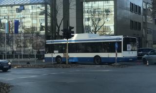 Автобус помете и уби пешеходец във Варна