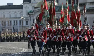 Отслужват водосвет на бойните знамена, флаговете и знамената-светини на Българската армия 