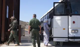 Тексас прати над 102 хиляди нелегални мигранти в други части на САЩ