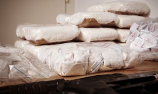 Откриха 46 кг кокаин в товарен кораб в Гърция