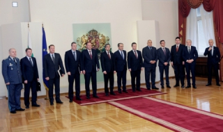 Политиците ни действат само като стане напечено