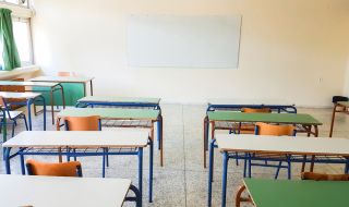 Стачка на преподавателите затвори училищата в Гърция