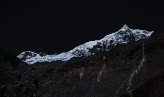 Девет души, сред тях петима италианци, загинаха в планините на Непал