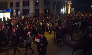 The government is shaking, and the old players are trying to rewrite the plot 