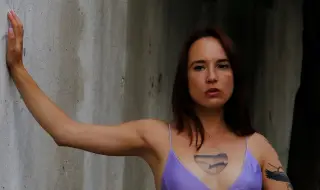 Елена Сергова от „Ергенът“ позира топлес (СНИМКА)