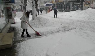 27 глоби в София заради непочистен сняг и лед  пред офиси и магазини 