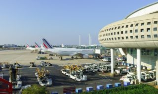 Отменени полети в Париж утре