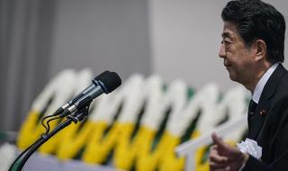 Японският премиер Шиндзо Абе влезе по спешност в болница