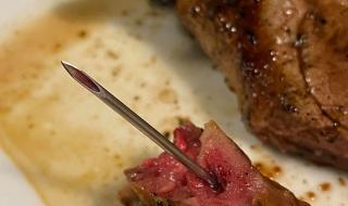 Дете откри медицинска игла в пържолата си