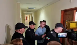 Съдът остави в ареста Никола Бургазлиев, родителите му твърдят, че той е жертва на обществен натиск