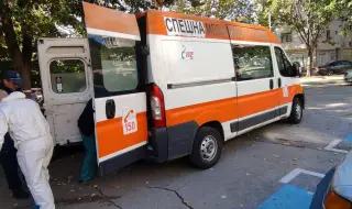 Волтова дъга удари двама работници в Хасковско, откарани са в болница с изгаряния