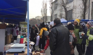 Опашка за фермерски стоки в центъра на София