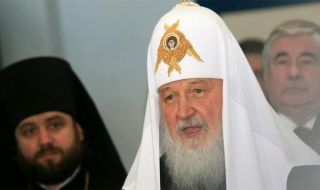 Руският патриарх: Властта е от Бога, сплотете се около нея
