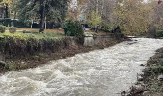 Реки в Благоевградско излязоха от коритата си, заляти са земеделски площи