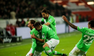 Инфарктна победа за Волфсбург след ненормален голов трилър с Леверкузен