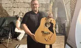 Китарата на Кевин Костнър засвири за първи път на концерт в България
