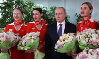 Путин не е напускал бункера си, срещата му със стюардеси се оказа монтаж