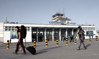 Всички пътнически полети на летището в Кабул са отменени