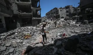 Газа: Палестинци отчаяно търсят изчезналите си роднини