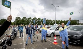 Нидерландия въвежда гласуване от колата