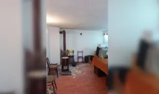 Pieces of the ceiling fell from a polling station in Zhalt Bryag