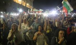 Ден 229: "Тук сме заради децата ни и България. Оставка!"