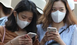 &quot;Дръж се, Ухан!&quot;: Как китайците надвиват страха от смъртоносния вирус