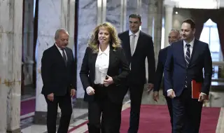 Румен Радев пропусна консултациите при Илияна Йотова