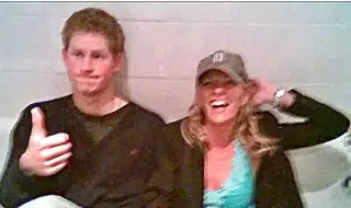 Риалити звезда, "любовница" на принц Хари, се изложи в испански хотел