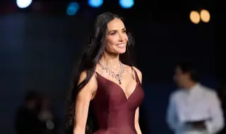 62-годишната Деми Мур позира по бельо за корицата на списание Glamour (СНИМКА)