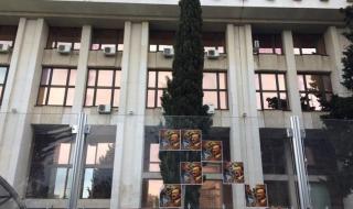 Прокурор не разследва разлепването на плакати на Хитлер