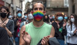 Хиляди излязоха по улиците на Испания след хомофобско убийство