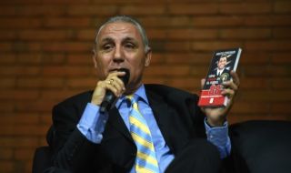 Христо Стоичков поздрави българите за националния празник (ВИДЕО)