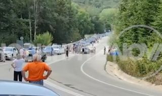 Бой между шофьори на ГКПП "Малко Търново", стотици българи блокирани на границата (ВИДЕО)