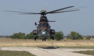 Военнослужещи и хеликоптер в помощ за локализирането на пожара край Твърдица