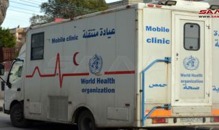 Мобилен медицински екип оказва помощ на пострадалите от земетресението в Хомс, Сирия
