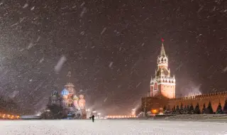 Москва е затрупана с рекордно количество сняг