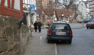 Тротоарът ще става паркинг