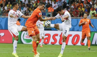 Холандия победи страхотната Коста Рика след дузпи