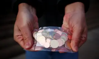 Пуснаха комплектите с първите български евромонети