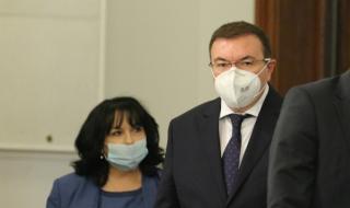 Министрите Ангелов и Петкова се самоизолираха