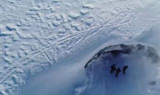Заснеха ледена пещера върху високопланински ледник в Алпите (СНИМКИ)