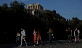 Държавните служители в Гърция се връщат на работа