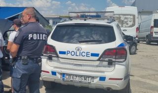 Мъж цапардоса друг с кол по главата, заплаши го с палеж