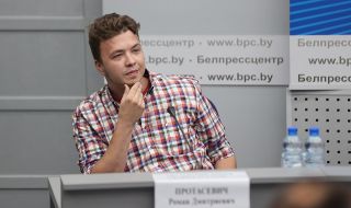 Сензация в Минск! Беглецът Роман Протасевич се появи на пресконференция