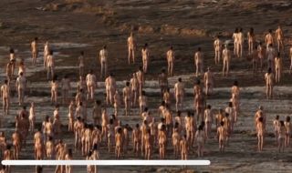 Стотици се съблякоха голи в пустиня в Израел (ВИДЕО)