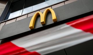 Наследникът на "Макдоналдс" в Русия отваря врати